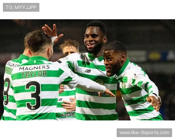 凯尔特人球迷亮相赛场，哈佛学霸兼网球迷引热议